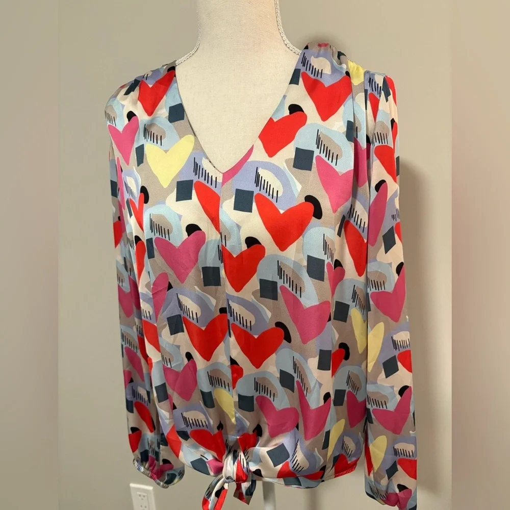 Tristan Multicolor Abstract Heart Print Tie Front V Neck Blouse Size M - Picture 2 of 14